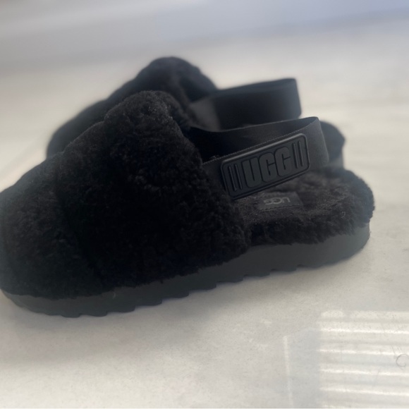 Womens Ugg slippers - Picture 3 of 12